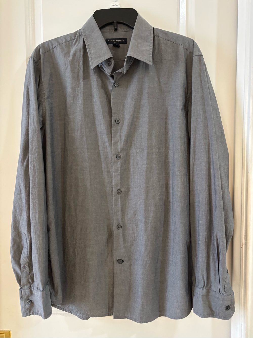 Banana Republic Men's Light Gray Long-Sleeve Button-Up Shirt